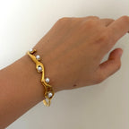 Luxury Pearl Hand Cuff