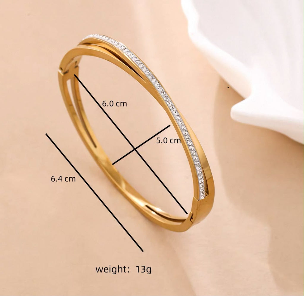 STAINLESS STEEL 316L
TWIST KARA