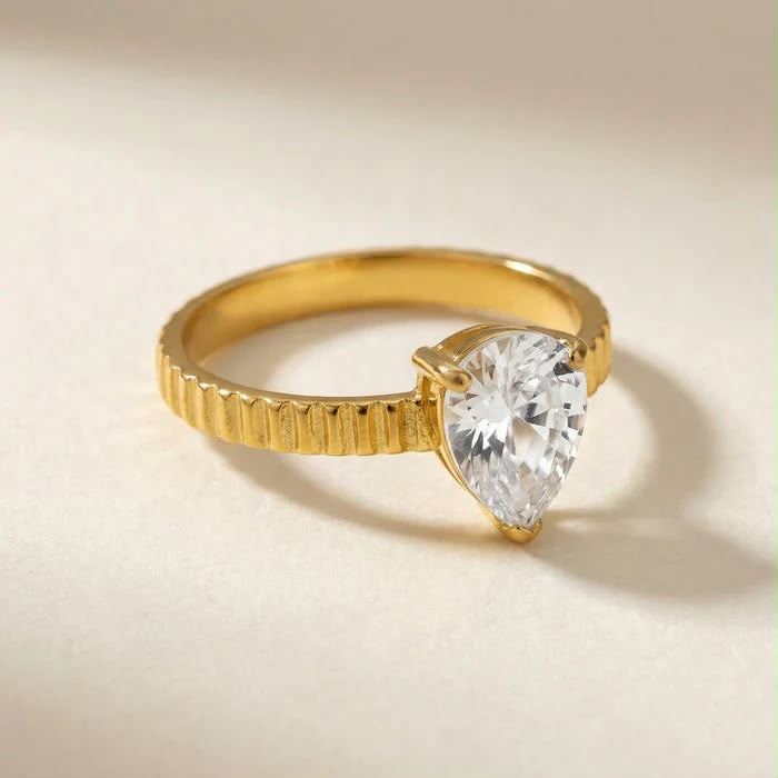 Bijou Noir Ring