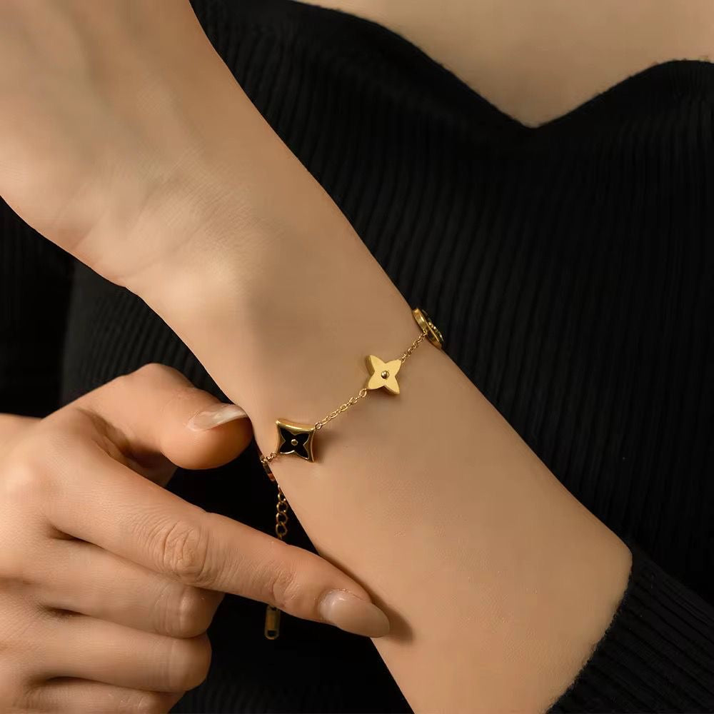 Leaf Clover Braslet