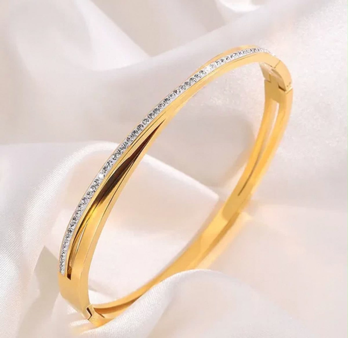 STAINLESS STEEL 316L
TWIST KARA