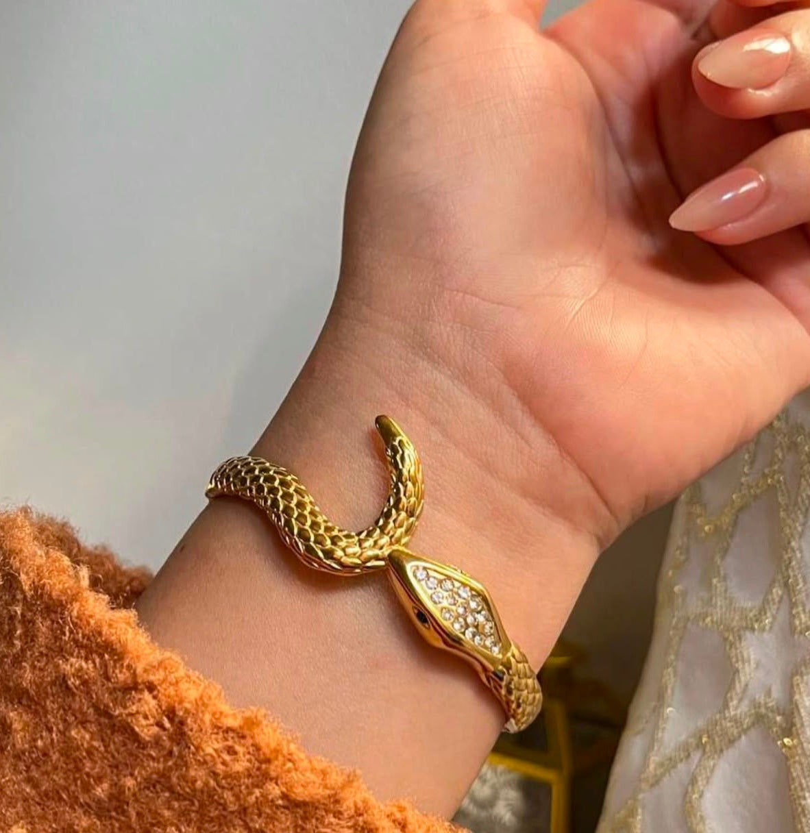 Luxury Snack Hand Cuff