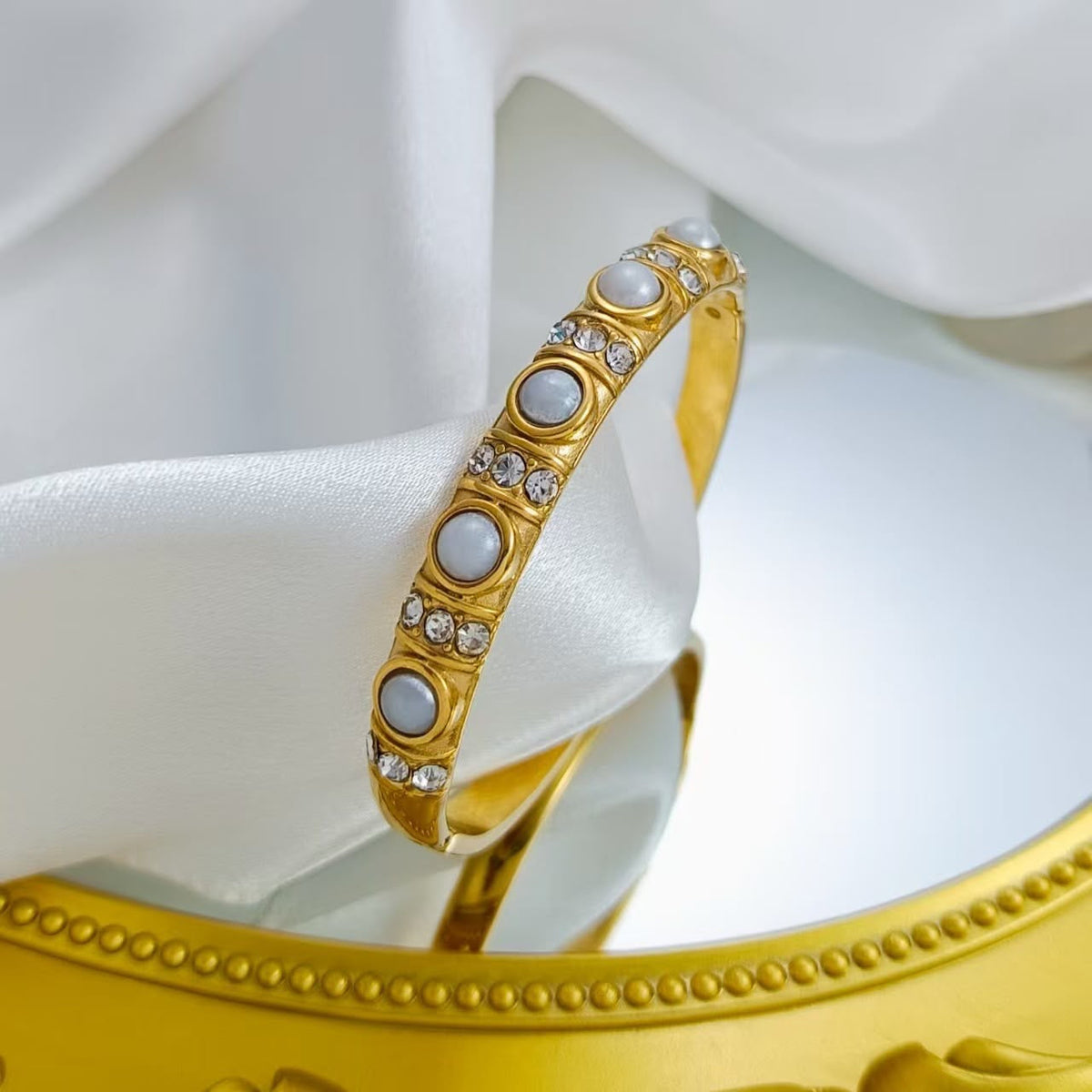 Luxury Pearl Handcuff