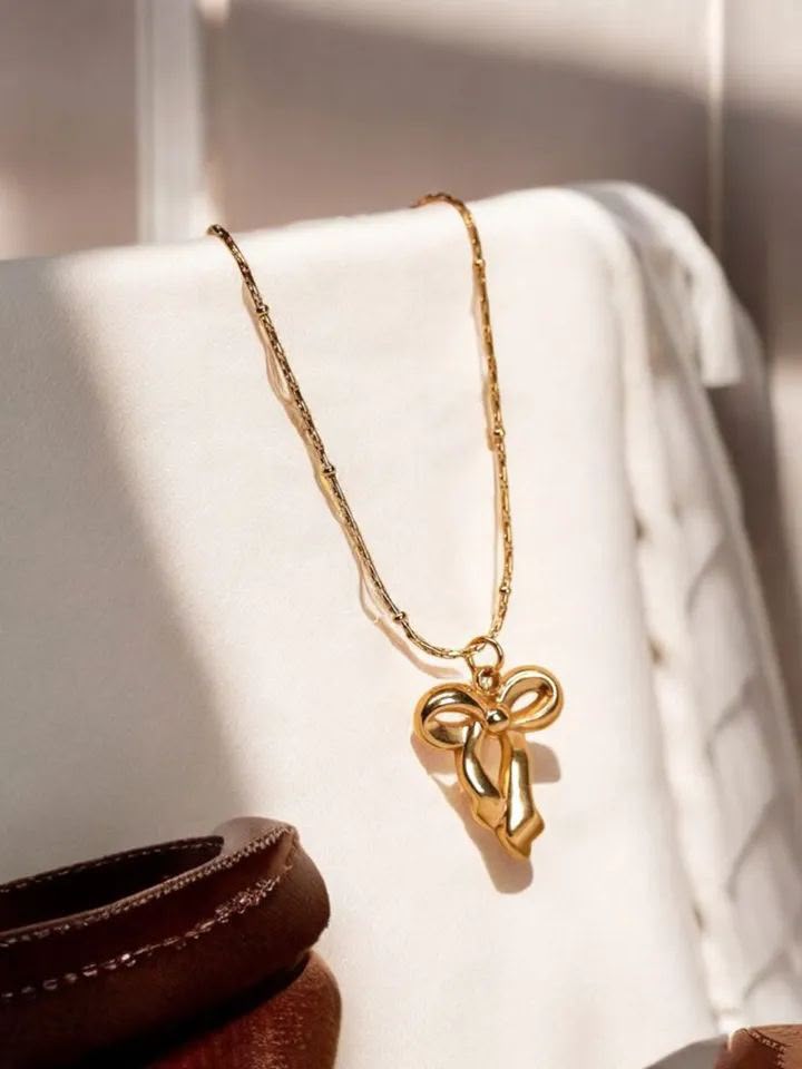 Bow Necklace